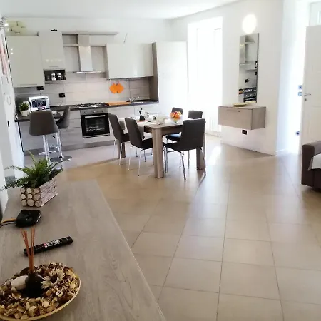 Dreams Apt, Pool, With Private Garden, Near ベッラージョ