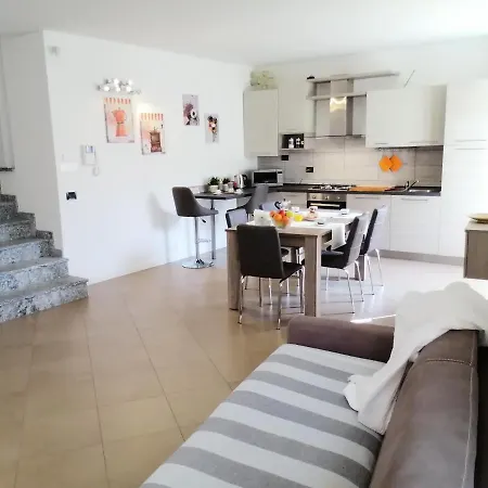 アパート Dreams Apt, Pool, With Private Garden, Near ベッラージョ