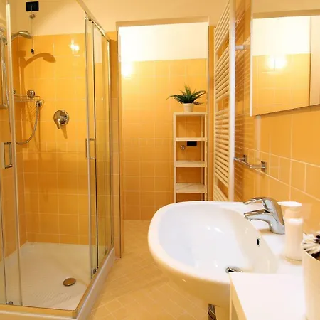 アパート Dreams Apt, Pool, With Private Garden, Near ベッラージョ