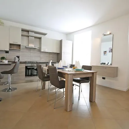 Dreams Apt, Pool, With Private Garden, Near Μπελάτζιο