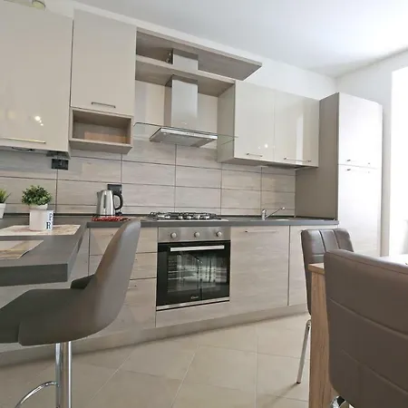 Dreams Apt, Pool, With Private Garden, Near Appartement